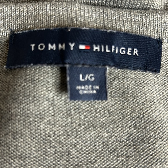 Fine knit Tommy Hilfiger sweater. Studded sparkle Aztec design - Picture 6 of 8